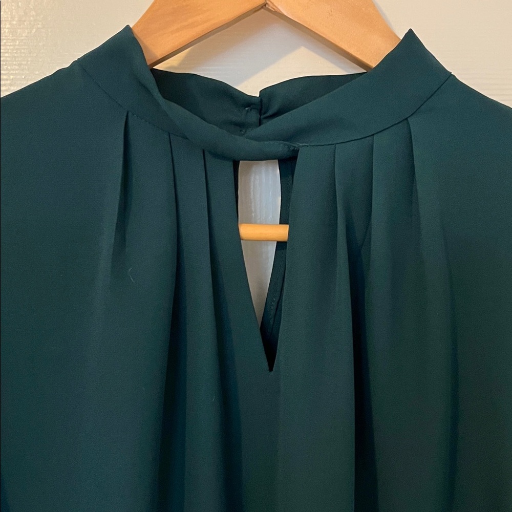 Elegant Dark Green Women's Top - Picture 2 of 3